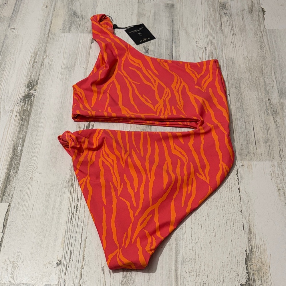 Skatie Nicole One Piece Swim Suit in Mauna Loa Size Medium. New - Picture 11 of 11